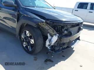 2024 Hyundai Kona SEL с VIN KM8HB3AB6RU078508, выставлен на аукционе IAAI как лот 43106776 с пробегом 41 823 миль миль и . История ставок и продаж доступна на DreamBid. Изображение 6.