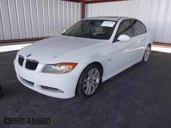 2007 BMW 3 Series 328i z VIN WBAVC53557FZ80461, wystawiony jako IAAI lot #43567151 z przebiegiem Nie podano mil oraz . Historia ofert i sprzedaży dostępna na DreamBid. Obrazek 2.