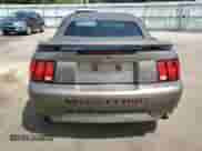 2002 Ford Mustang GT Deluxe z VIN 1FAFP45X02F235247, wystawiony jako Copart lot #57146565 z przebiegiem 213 776 mil mil oraz Czysty tytuł • Clean title. Historia ofert i sprzedaży dostępna na DreamBid. Obrazek 6.