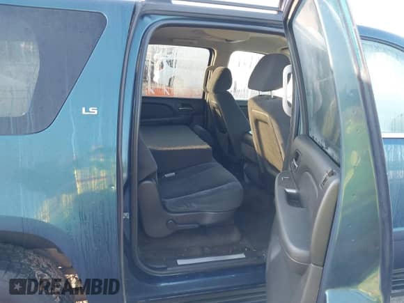 2007 Chevrolet Suburban LT с VIN 3GNFC16077G230369, выставлен на аукционе IAAI как лот 41476661 с пробегом 229 676 миль миль и . История ставок и продаж доступна на DreamBid. Изображение 8.