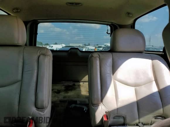 2003 Chevrolet Tahoe LS z VIN 1GNEC13Z13R103867, wystawiony jako Copart lot #84484325 z przebiegiem Nie podano mil oraz Szkoda całkowita • Salvage title. Historia ofert i sprzedaży dostępna na DreamBid. Obrazek 10.