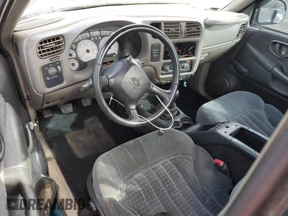 1998 Chevrolet S-10 z VIN 1GCCS1442WK134418, wystawiony jako Copart lot #86468745 z przebiegiem Nie podano mil oraz Szkoda całkowita • Salvage title. Historia ofert i sprzedaży dostępna na DreamBid. Obrazek 8.