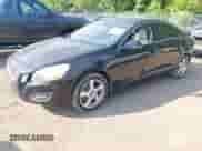 2012 Volvo S60 T5 с VIN YV1622FS6C2126357, выставлен на аукционе IAAI как лот 42411014 с пробегом 118 559 миль миль и . История ставок и продаж доступна на DreamBid. Изображение 2.