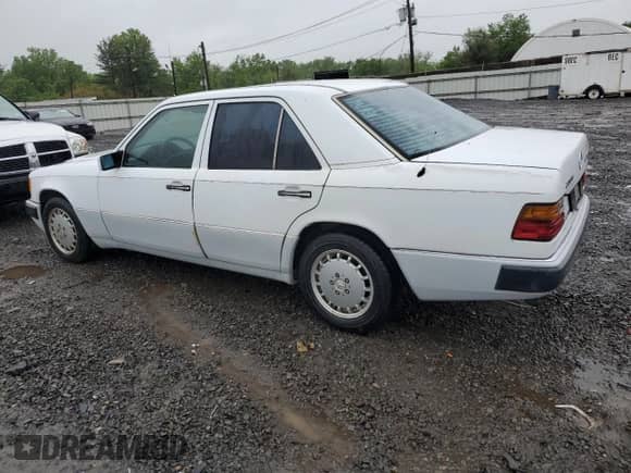 1990 Mercedes-Benz 300 z VIN WDBEB28D0LB224203, wystawiony jako Copart lot #56349565 z przebiegiem 239 773 mil mil oraz Czysty tytuł • Clean title. Historia ofert i sprzedaży dostępna na DreamBid. Obrazek 2.