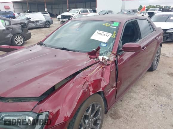 2018 Chrysler 300 S с VIN 2C3CCAGG9JH165415, выставлен на аукционе IAAI как лот 41336125 с пробегом 86 566 миль миль и . История ставок и продаж доступна на DreamBid. Изображение 6.