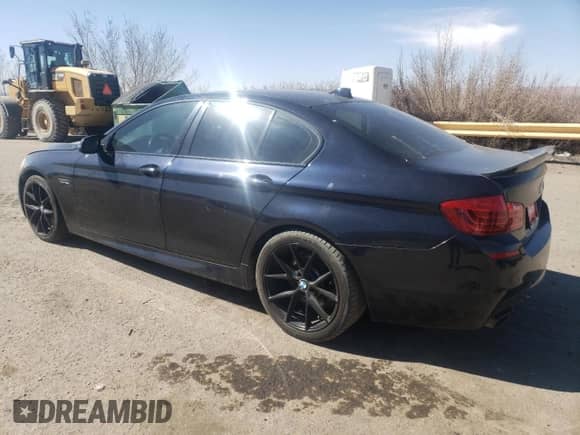 2015 BMW 5 Series 550i с VIN WBAKN9C50FD961489, выставлен на аукционе Copart как лот 46683795 с пробегом 90 235 миль миль и Списание • Salvage title. История ставок и продаж доступна на DreamBid. Изображение 2.