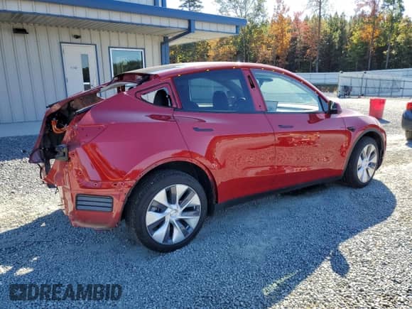 2024 Tesla Model Y Long Range with VIN 7SAYGDEE5RA217617, listed as a Copart auction lot 82626685 with 15,664 mi miles and Salvage title. Bid and sale history available at DreamBid. Image 3.