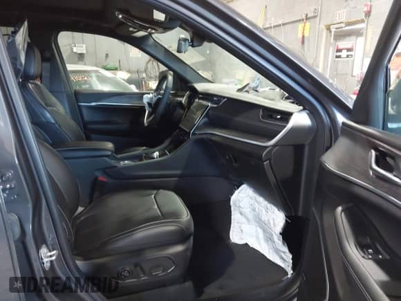 2024 Jeep Grand Cherokee z VIN 1C4RJYB60R8529449, wystawiony jako IAAI lot #41432407 z przebiegiem 5 188 mil mil oraz . Historia ofert i sprzedaży dostępna na DreamBid. Obrazek 5.