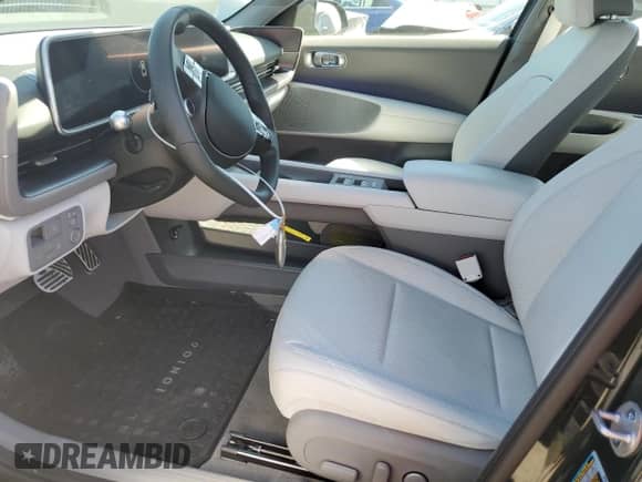 2023 Hyundai Ioniq 6 Limited z VIN KMHM54AA9PA031524, wystawiony jako Copart lot #51411324 z przebiegiem 4 077 mil mil oraz Szkoda całkowita • Salvage title. Historia ofert i sprzedaży dostępna na DreamBid. Obrazek 7.