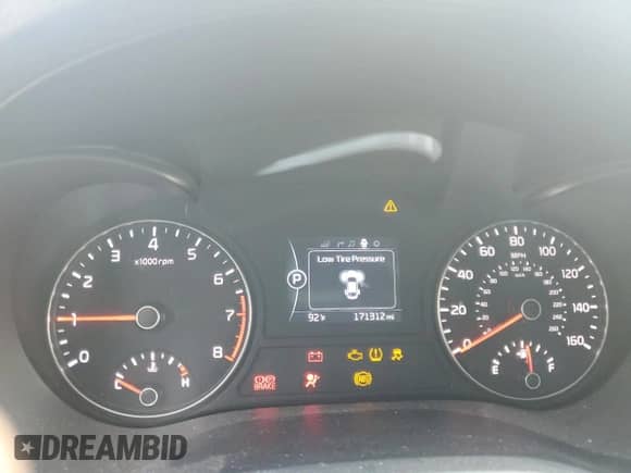 2016 Kia Optima EX z VIN 5XXGU4L38GG059337, wystawiony jako Copart lot #81596585 z przebiegiem 171 312 mil mil oraz Szkoda całkowita • Salvage title. Historia ofert i sprzedaży dostępna na DreamBid. Obrazek 9.