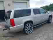 2008 Cadillac Escalade ESV с VIN 1GYFK66808R144573, выставлен на аукционе IAAI как лот 42534674 с пробегом 207 556 миль миль и . История ставок и продаж доступна на DreamBid. Изображение 4.