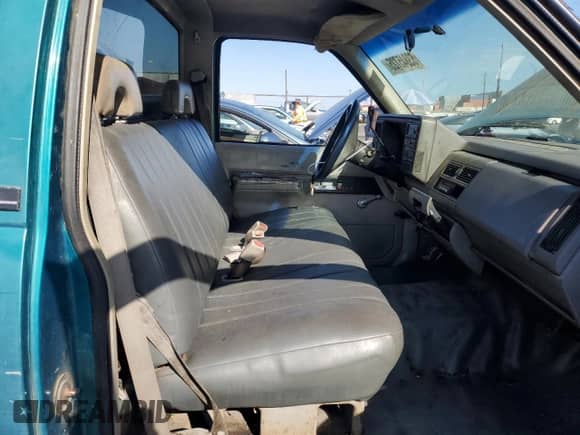 1994 GMC Sierra 1500 z VIN 1GTEC14Z4RZ523395, wystawiony jako Copart lot #83845725 z przebiegiem 322 231 mil mil oraz Szkoda całkowita • Salvage title. Historia ofert i sprzedaży dostępna na DreamBid. Obrazek 10.