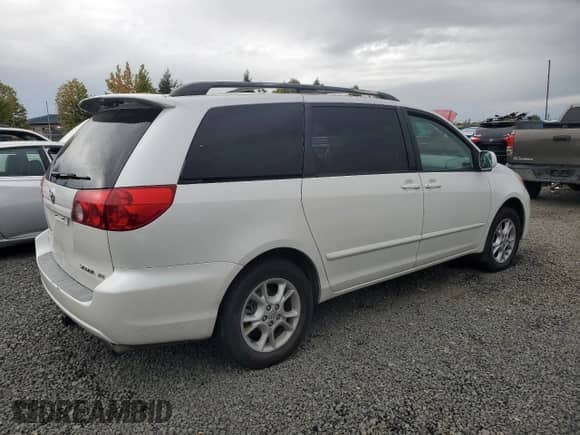 2006 Toyota Sienna XLE z VIN 5TDBA22C96S064004, wystawiony jako Copart lot #84425685 z przebiegiem 106 571 mil mil oraz Czysty tytuł • Clean title. Historia ofert i sprzedaży dostępna na DreamBid. Obrazek 3.