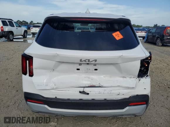 2025 Kia Sorento LX with VIN 5XYRG4JC8SG368748, listed as a Copart auction lot 67940515 with 6,733 mi miles and Salvage title. Bid and sale history available at DreamBid. Image 6.