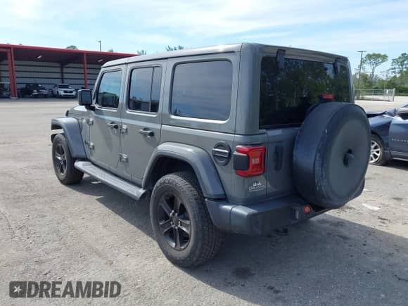 2021 Jeep Wrangler Unlimited Sahara Altitude z VIN 1C4HJXENXMW610004, wystawiony jako IAAI lot #41434506 z przebiegiem 27 726 mil mil oraz . Historia ofert i sprzedaży dostępna na DreamBid. Obrazek 3.