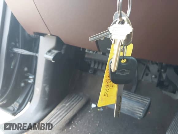 2015 Chevrolet Silverado 1500 High Country z VIN 3GCPCTEC7FG385328, wystawiony jako IAAI lot #43036924 z przebiegiem 155 391 mil mil oraz . Historia ofert i sprzedaży dostępna na DreamBid. Obrazek 11.