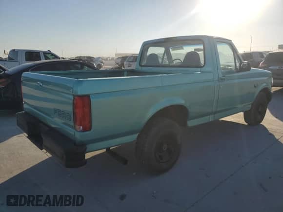 1995 Ford F-150 z VIN 1FTEF15NXSNB50136, wystawiony jako Copart lot #87230895 z przebiegiem Nie podano mil oraz Czysty tytuł • Clean title. Historia ofert i sprzedaży dostępna na DreamBid. Obrazek 3.