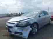 2012 Chevrolet Malibu 1LT z VIN 1G1ZC5E09CF301185, wystawiony jako IAAI lot #43294515 z przebiegiem 136 962 mil mil oraz . Historia ofert i sprzedaży dostępna na DreamBid. Obrazek 2.