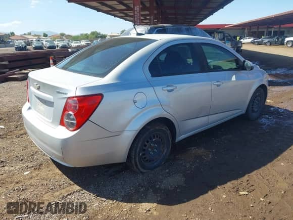 2013 Chevrolet Sonic LS с VIN 1G1JA5SH1D4239999, выставлен на аукционе IAAI как лот 43470887 с пробегом Не указан миль и . История ставок и продаж доступна на DreamBid. Изображение 4.