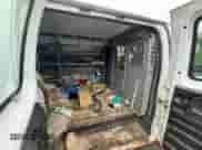 2011 Chevrolet Express Cargo z VIN 1GCWGFBA5B1177638, wystawiony jako Copart lot #57481135 z przebiegiem 108 759 mil mil oraz Czysty tytuł • Clean title. Historia ofert i sprzedaży dostępna na DreamBid. Obrazek 6.