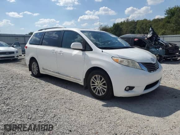 2012 Toyota Sienna XLE AAS with VIN 5TDYK3DC9CS220211, listed as a Copart auction lot 84572105 with 150,916 mi miles and Clean title. Bid and sale history available at DreamBid. Image 4.