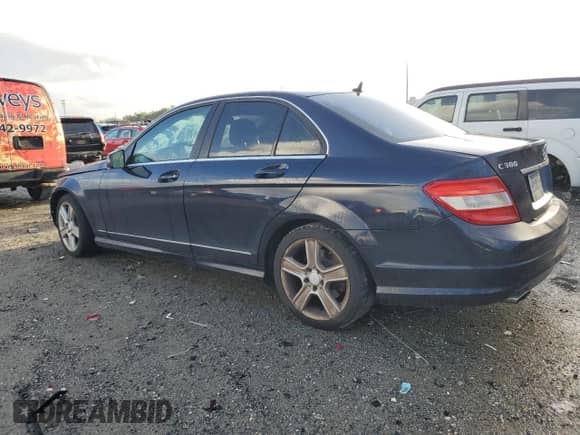 2010 Mercedes-Benz C 300 Sport z VIN WDDGF5EB7AR098225, wystawiony jako Copart lot #84482665 z przebiegiem 169 710 mil mil oraz Szkoda całkowita • Salvage title. Historia ofert i sprzedaży dostępna na DreamBid. Obrazek 2.