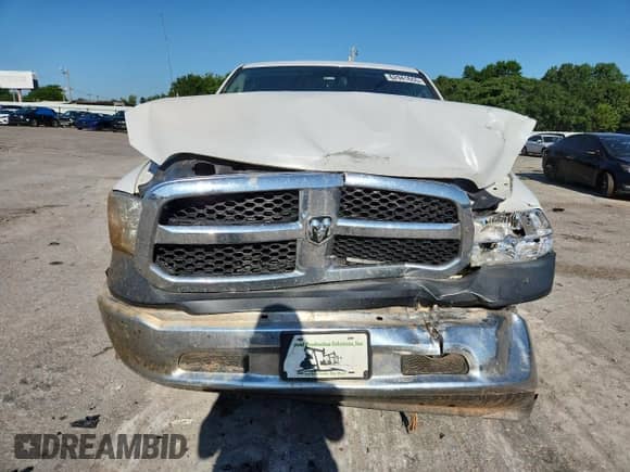 2018 Ram 1500 Tradesman z VIN 1C6RR6FG3JS336470, wystawiony jako Copart lot #62941655 z przebiegiem Nie podano mil oraz Szkoda całkowita • Salvage title. Historia ofert i sprzedaży dostępna na DreamBid. Obrazek 5.