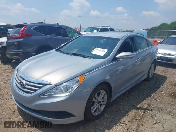2014 Hyundai Sonata GLS z VIN 5NPEB4AC0EH823943, wystawiony jako IAAI lot #42601503 z przebiegiem 46 940 mil mil oraz . Historia ofert i sprzedaży dostępna na DreamBid. Obrazek 2.