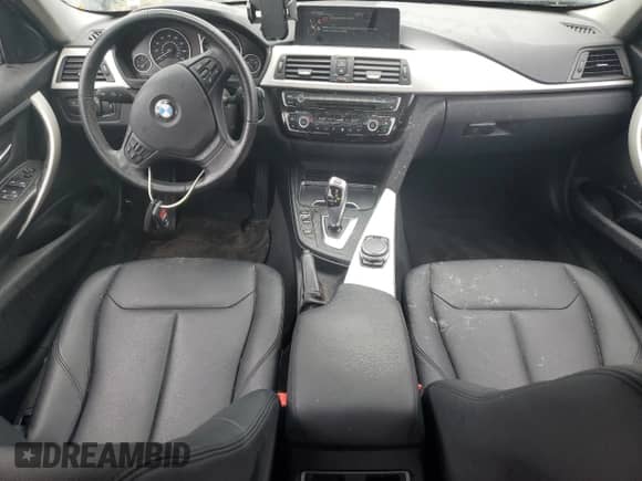 2016 BMW 3 Series 320i xDrive z VIN WBA8E5G54GNU21359, wystawiony jako Copart lot #90828525 z przebiegiem 152 230 mil mil oraz Czysty tytuł • Clean title. Historia ofert i sprzedaży dostępna na DreamBid. Obrazek 8.