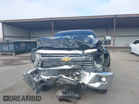 2016 Chevrolet Silverado 2500HD LTZ z VIN 1GC1KWE81GF192150, wystawiony jako IAAI lot #43063029 z przebiegiem 187 523 mil mil oraz . Historia ofert i sprzedaży dostępna na DreamBid. Obrazek 6.
