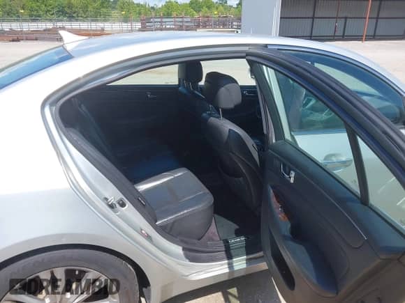 2010 Hyundai Genesis с VIN KMHGC4DF1AU107978, выставлен на аукционе IAAI как лот 42701070 с пробегом 253 110 миль миль и . История ставок и продаж доступна на DreamBid. Изображение 8.