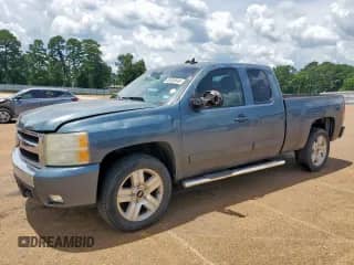 2008 Chevrolet Silverado 1500 1LT z VIN 2GCEC19J581281212, wystawiony jako Copart lot #63000545 z przebiegiem 190 468 mil mil oraz Szkoda całkowita • Salvage title. Historia ofert i sprzedaży dostępna na DreamBid. Obrazek 1.