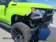 2022 Chevrolet Silverado 1500 RST z VIN 1GCUDEED7NZ585337, wystawiony jako IAAI lot #42092773 z przebiegiem 37 402 mil mil oraz . Historia ofert i sprzedaży dostępna na DreamBid. Obrazek 21.