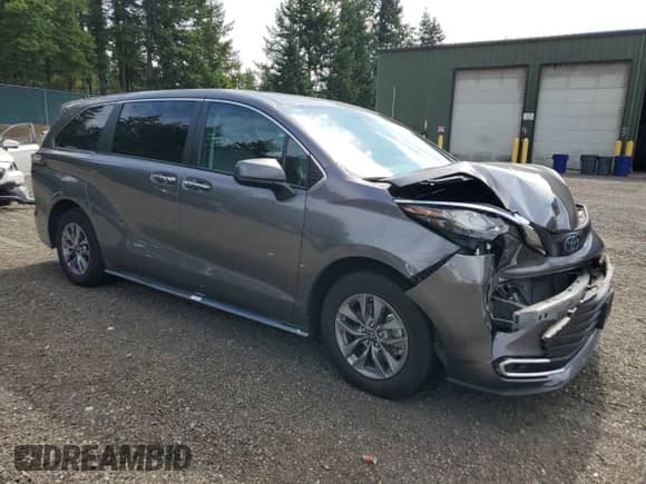 2023 Toyota Sienna XLE with VIN 5TDYRKEC0PS143383, listed as a Copart auction lot 80112385 with 65,727 mi miles and Salvage title. Bid and sale history available at DreamBid. Image 4.