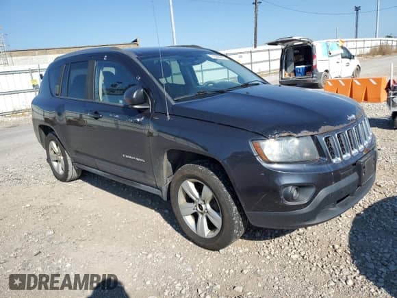 2014 Jeep Compass Sport with VIN 1C4NJDBB3ED828648, listed as a Copart auction lot 71368445 with 155,934 mi miles and Clean title. Bid and sale history available at DreamBid. Image 4.