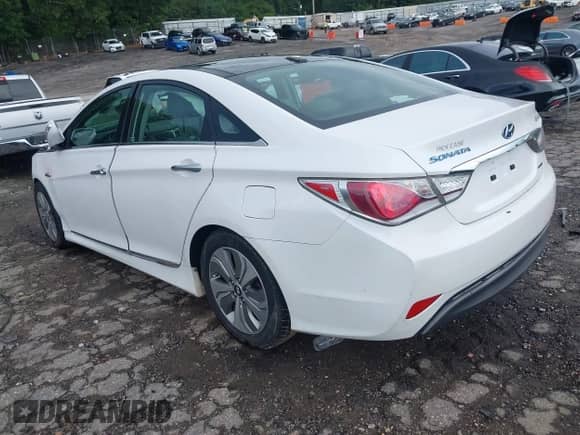 2015 Hyundai Sonata with VIN KMHEC4A48FA135411, listed as a IAAI auction lot 42555824 with 146,058 mi miles and . Bid and sale history available at DreamBid. Image 3.