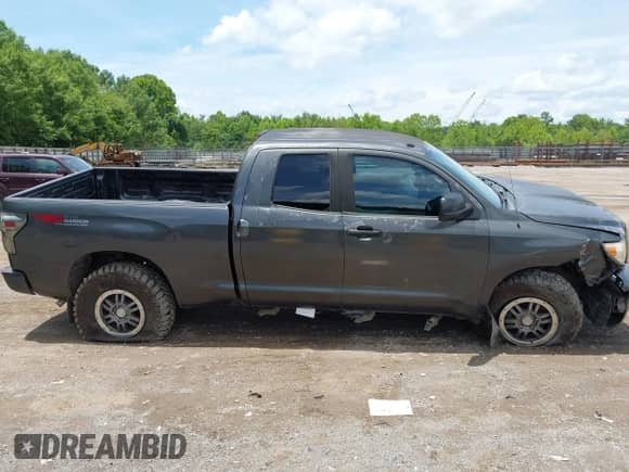 2011 Toyota Tundra с VIN 5TFUY5F17BX185083, выставлен на аукционе IAAI как лот 42516836 с пробегом 124 311 миль миль и . История ставок и продаж доступна на DreamBid. Изображение 13.
