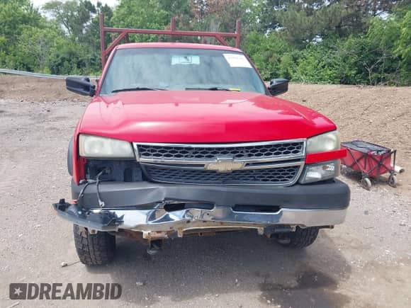 2005 Chevrolet Silverado 3500 z VIN 1GBHK34U15E296155, wystawiony jako IAAI lot #42293305 z przebiegiem 280 131 mil mil oraz . Historia ofert i sprzedaży dostępna na DreamBid. Obrazek 12.