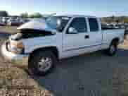 2001 GMC Sierra 1500 SLE z VIN 1GTEK19T01E336805, wystawiony jako Copart lot #82631185 z przebiegiem 223 096 mil mil oraz Szkoda całkowita • Salvage title. Historia ofert i sprzedaży dostępna na DreamBid. Obrazek 1.