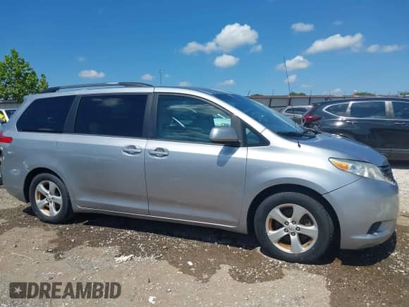 2013 Toyota Sienna LE AAS with VIN 5TDKK3DC3DS290293, listed as a IAAI auction lot 43087663 with 225,114 mi miles and . Bid and sale history available at DreamBid. Image 14.