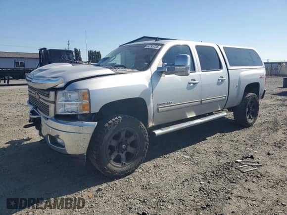 2011 Chevrolet Silverado 2500HD LTZ z VIN 1GC1KYC86BF248672, wystawiony jako Copart lot #64793735 z przebiegiem 185 734 mil mil oraz Szkoda całkowita • Salvage title. Historia ofert i sprzedaży dostępna na DreamBid. Obrazek 1.