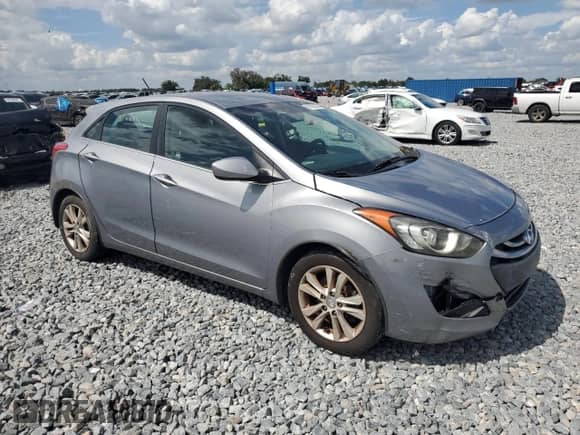 2015 Hyundai Elantra with VIN KMHD35LH5FU242660, listed as a Copart auction lot 81928305 with 135,673 mi miles and Clean title. Bid and sale history available at DreamBid. Image 4.