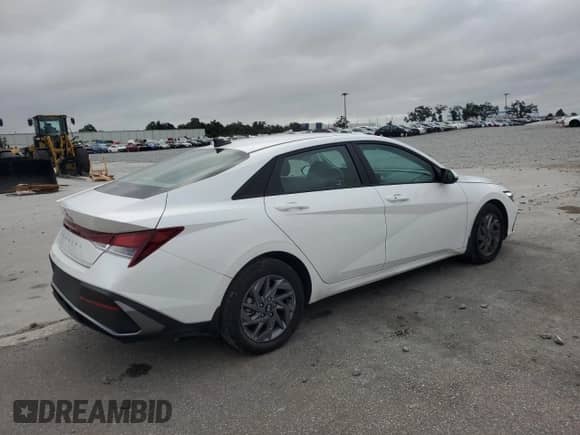 2024 Hyundai Elantra SEL z VIN KMHLM4DGXRU753164, wystawiony jako Copart lot #86495465 z przebiegiem 6 781 mil mil oraz Szkoda całkowita • Salvage title. Historia ofert i sprzedaży dostępna na DreamBid. Obrazek 3.