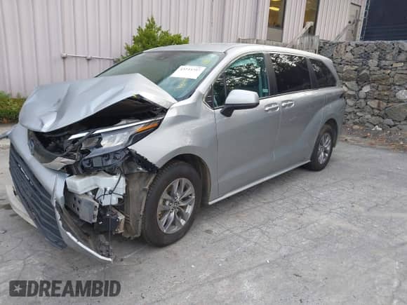 2024 Toyota Sienna LE with VIN 5TDKRKEC8RS202561, listed as a IAAI auction lot 43233757 with 90,047 mi miles and . Bid and sale history available at DreamBid. Image 2.