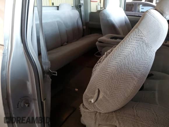 1998 GMC Sierra 1500 z VIN 1GTEC19M6WE521695, wystawiony jako Copart lot #57963205 z przebiegiem 282 910 mil mil oraz Szkoda całkowita • Salvage title. Historia ofert i sprzedaży dostępna na DreamBid. Obrazek 10.