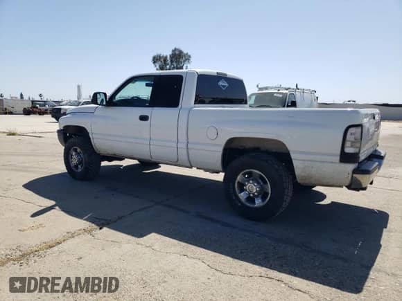 2000 Dodge 2500 with VIN 1B7KF2366YJ144662, listed as a Copart auction lot 58402285 with 375,718 mi miles and Salvage title. Bid and sale history available at DreamBid. Image 2.