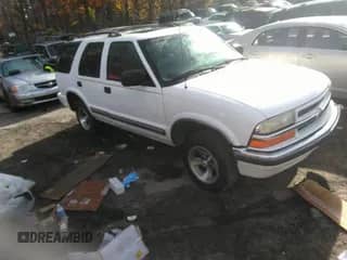 2001 Chevrolet Blazer LT z VIN 1GNCS13W412220736, wystawiony jako IAAI lot #40972740 z przebiegiem 282 706 mil mil oraz . Historia ofert i sprzedaży dostępna na DreamBid. Obrazek 1.