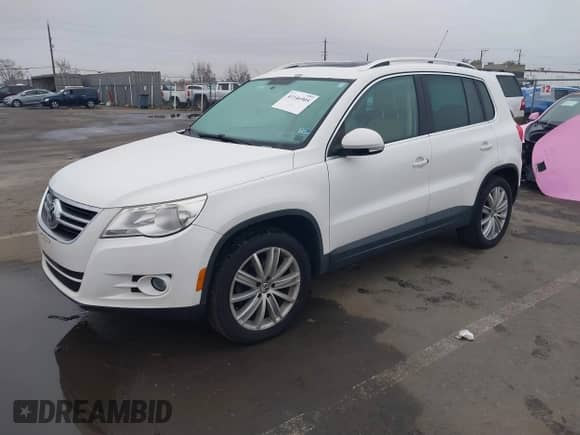 2011 Volkswagen Tiguan SE z VIN WVGAV7AX9BW534166, wystawiony jako IAAI lot #41146905 z przebiegiem 118 095 mil mil oraz . Historia ofert i sprzedaży dostępna na DreamBid. Obrazek 2.