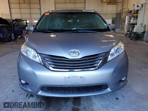 2012 Toyota Sienna XLE with VIN 5TDYK3DC6CS195431, listed as a Copart auction lot 82089045 with Not provided miles and Salvage title. Bid and sale history available at DreamBid. Image 5.
