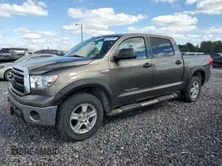 2010 Toyota Tundra с VIN 5TFDW5F14AX120728, выставлен на аукционе Copart как лот 69568295 с пробегом 129 739 миль миль и Списание • Salvage title. История ставок и продаж доступна на DreamBid. Изображение 1.